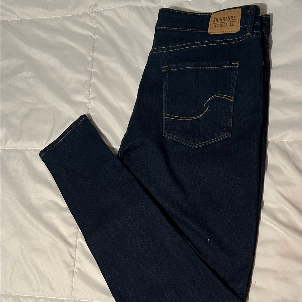 Levi's Signature Deep Indigo Jeans